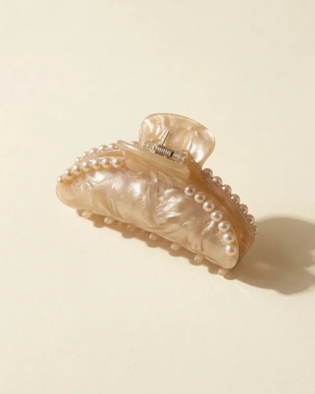 Pearl Rim Claw in Oat Sheen