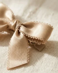 Picot Edge Bow, close up