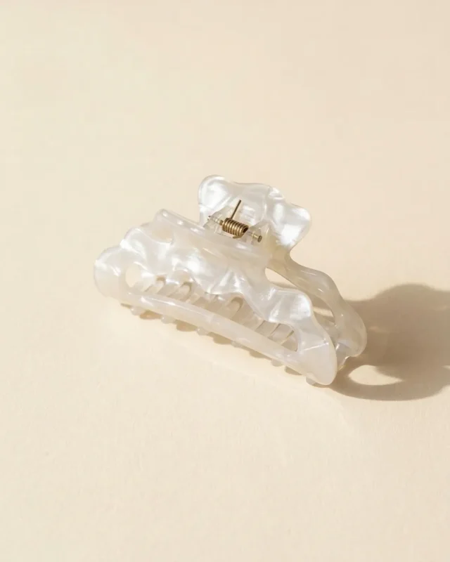 Wave Edge Claw in Milk Pearl